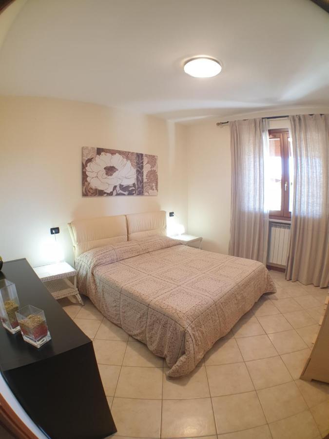 La Fenice Holiday Apartment Manerba del Garda Bagian luar foto