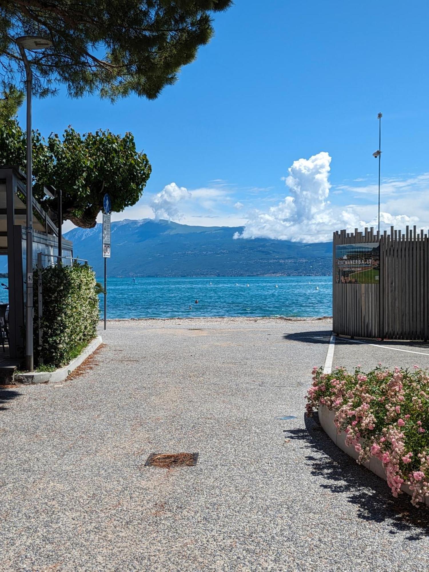 La Fenice Holiday Apartment Manerba del Garda Ruang foto